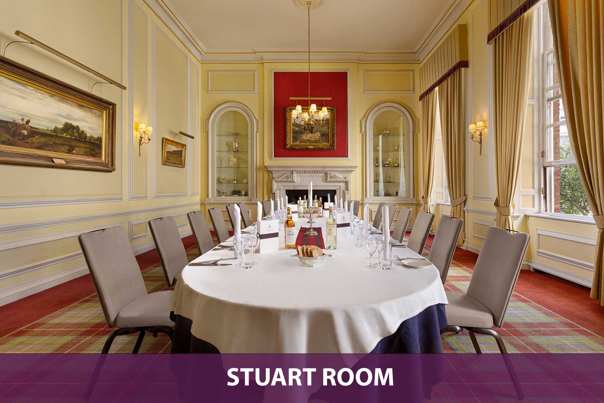 Stuart Room_Oval Table Dining